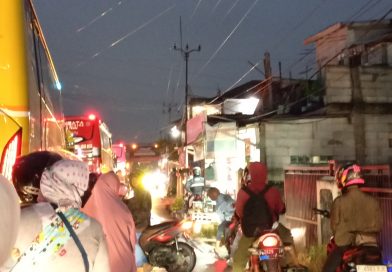 Jalan Atang Sendjaja – Ciampea Mengalami Kemacetan Akibat Bus Pariwisata di Jalan Sempit