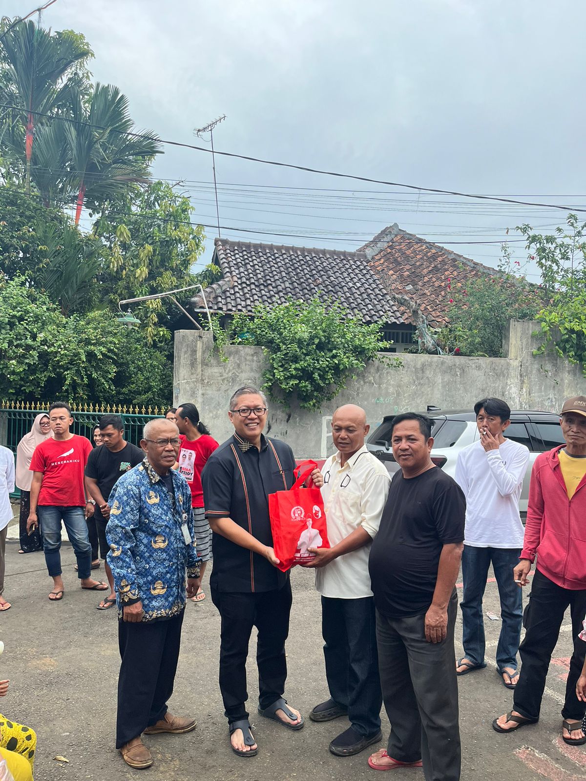 Dadang Iskandar Danubrata Salurkan Bantuan