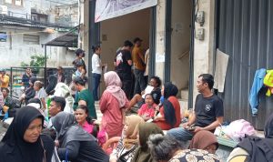 Antusias Warga DKI Menerima Bantuan Langsung Tunai Sementara 3
